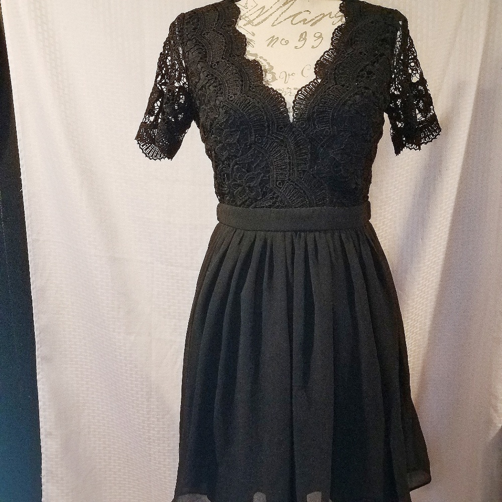 Lulus Little black dress! Relisted